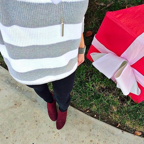 E X P R E S S : Classic “London” Striped Sweater - Picture 3 of 8